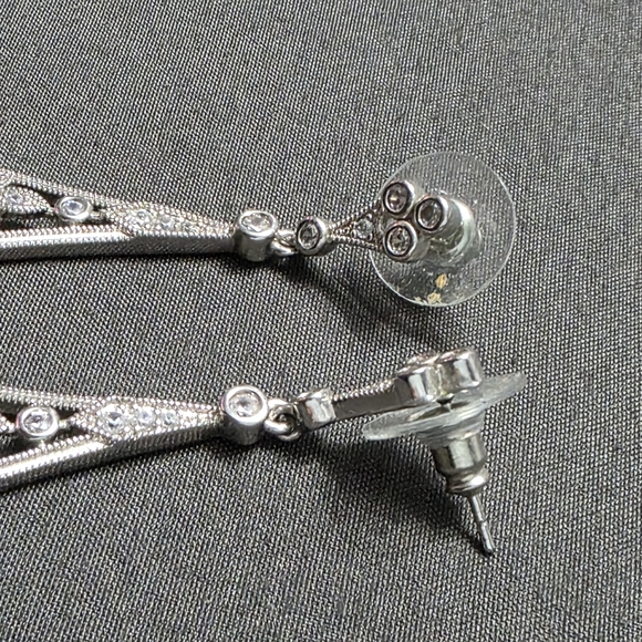 Estate - Silver Tone - Dangle Earrings - Trendy/Fashion - Item 506 - Picture 3 of 4